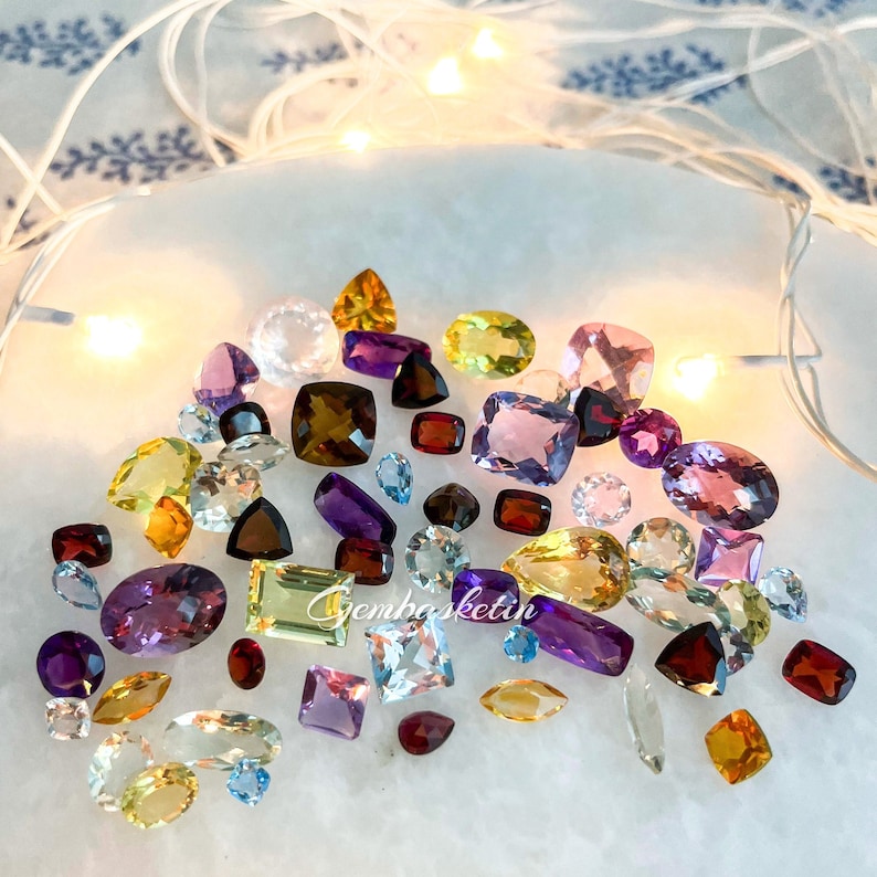 Lot de pierres semi-précieuses mélangées naturelles en vrac avec plusieurs formes, tailles et couleurs. Parfait pour la fabrication de bijoux DIY image 1