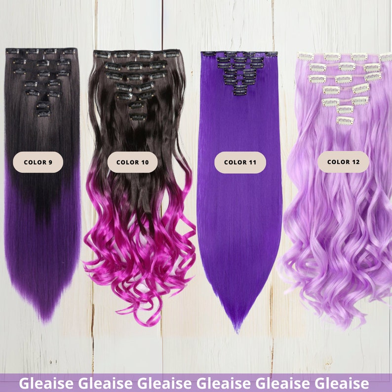 Pu&ograve; includere: Quattro set di extensioni per capelli con clip in diversi colori. Il primo set &egrave; nero con sfumatura viola, il secondo &egrave; nero con sfumatura rosa, il terzo &egrave; viola solido e il quarto &egrave; lavanda ondulato. Ogni set ha un'etichetta con il numero di colore: COLOR 9, COLOR 10, COLOR 11 e COLOR 12.