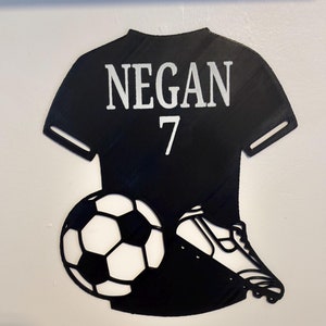 Personalized football shirt – Name & number plaque, wall decoration, footballer gift, children’s bedroom