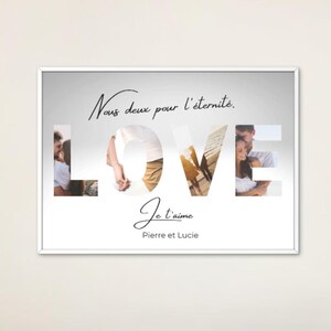 Könnte beinhalten: Ein weißer gerahmter Druck mit einer Fotocollage eines Paares im Wort "LOVE". Der Text "Nous deux pour l'eternite." befindet sich oben auf dem Druck. Der Text "Je t'aime" befindet sich unter der Collage. Die Namen "Pierre et Lucie" befinden sich unten auf dem Druck.