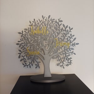 Tree of life on base to personalize 3D image 3