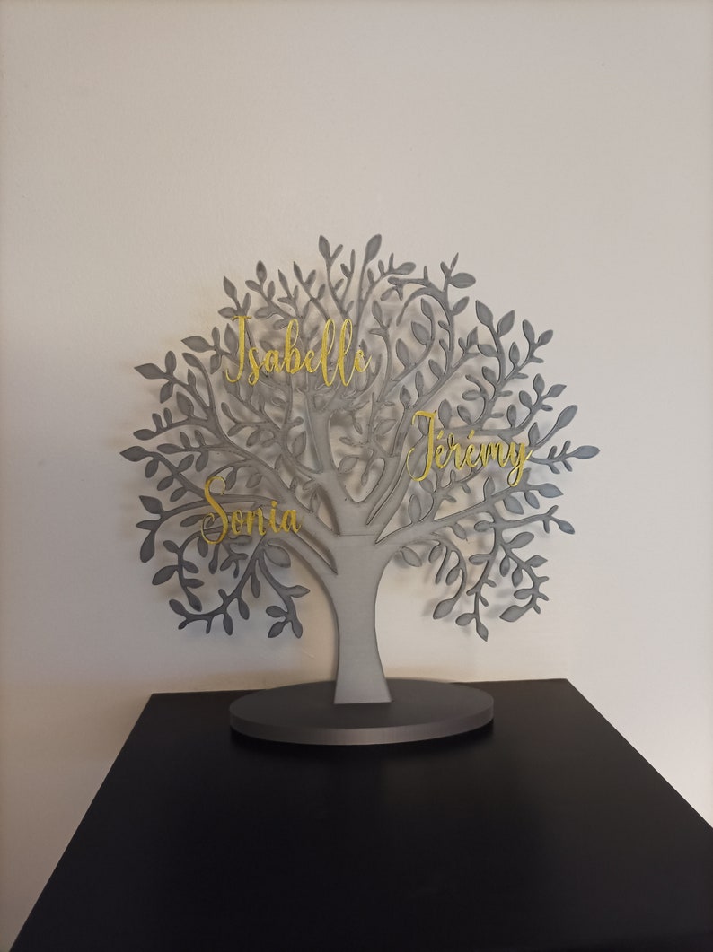 Tree of life on base to personalize 3D image 3