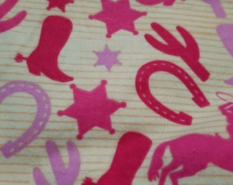 Flanelle super douce pour la petite cow-girl de votre vie !! Cadeau parfait pour la douche ou la sieste ! 34 x 38 po.