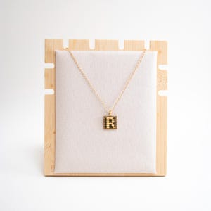 Collar de letras personalizado, colgante de collar con inicial hecho a mano, collar con letras y dijes de oro con cuentas, collar con nombre personalizado, regalo para mamá