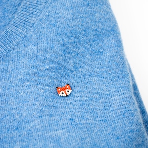 Hand beaded tiny fox brooch pin, Forest fox lapel pin, Cute mini fox pin for clothes, jeans & bags badge brooch, Fun gift for animal lovers