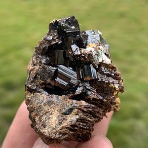 Espécimen de vesuvianita raro de 78,9 gramos, espécimen mineral de vesuvianita marrón, vesuvianita natural, vesuvianita de la montaña Zegi Warsak KPK imagen 1