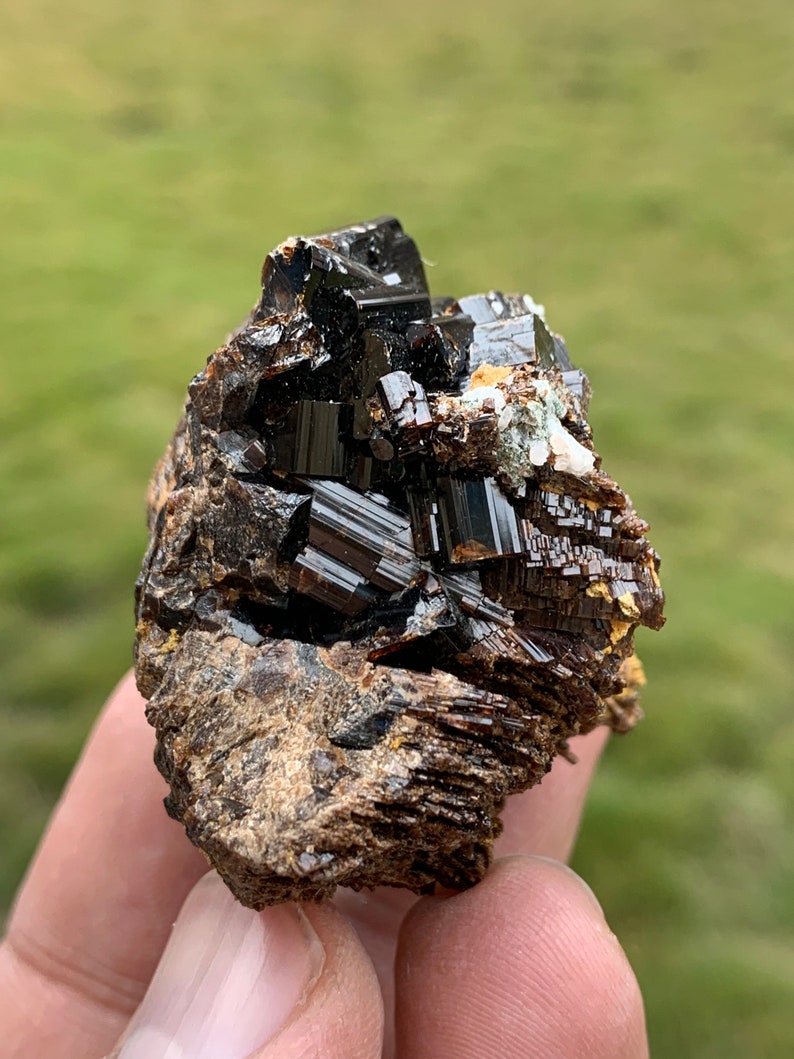 Espécimen de vesuvianita raro de 78,9 gramos, espécimen mineral de vesuvianita marrón, vesuvianita natural, vesuvianita de la montaña Zegi Warsak KPK imagen 1