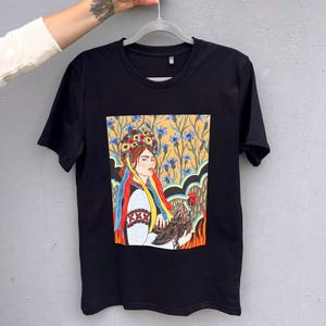 Vaterländisches Ukrainisches Hemd - Unisex Grafik-T-Shirt - Vyshyvanka Ornament Design - Slawische Volkskunst T-Shirt - Kulturelle Geschenkidee - Hergestellt in der Ukraine