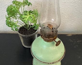 Vintage jadeietgroene tinnen olie-/kerosinelamp