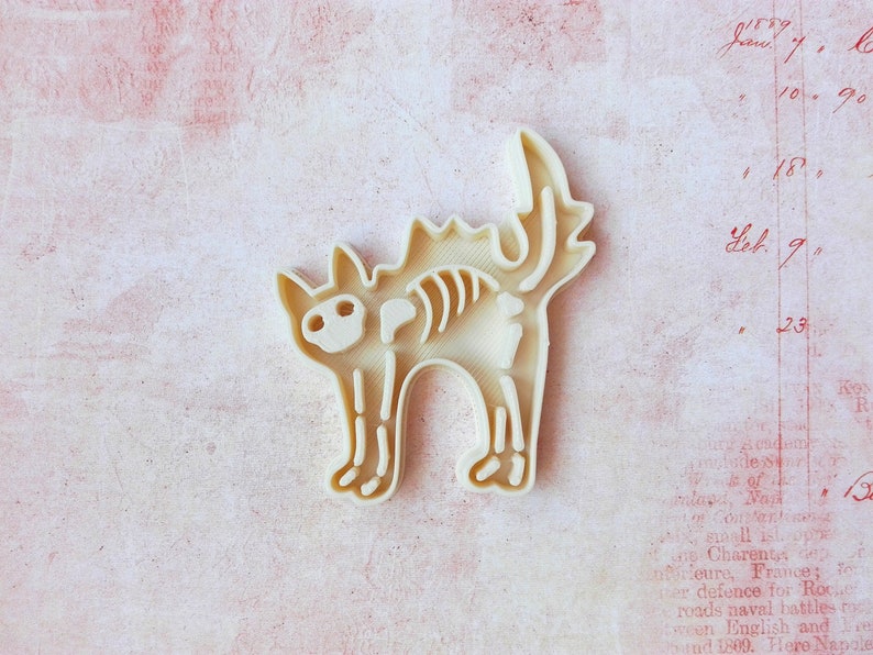 Cat skeleton cookie cutter set image 3