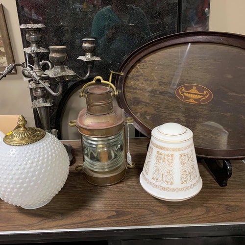 1940年代のヴィンテージ フェントンブルー オパールセント ホブネイル