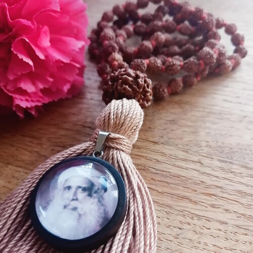 Sadhguru Mala - Sadhguru Rudraksha Japa Mala - 108 5 Mukhi Rudraksha Mala shops with Sadhguru Pendant