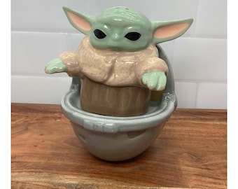 NIB Starwars Salt and Pepper Shakers, Baby Yoda