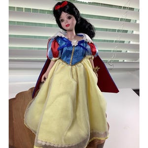 Vintage Disney Porcelain Snow White Collectable Doll, Disney Princess, vintage toys, children decor, Girls decor, gifts for girls