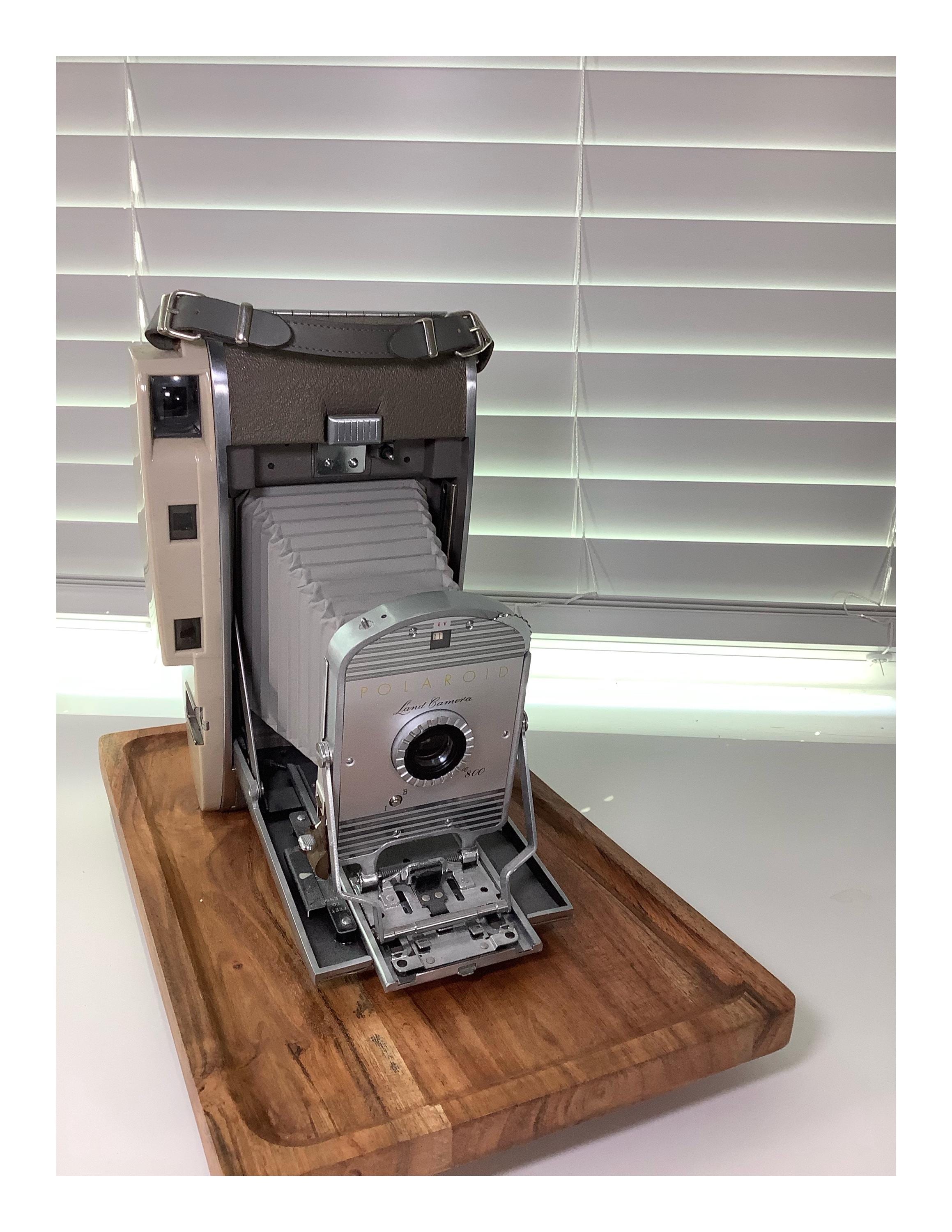 1957 Polaroid Land Camera Model 800: Vintage Collectible Camera