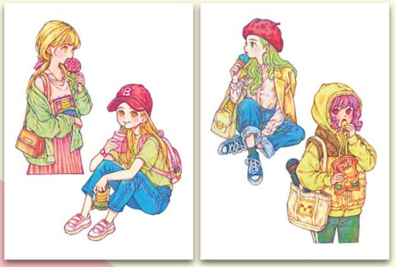 Może przedstawiać: Trzy ilustracje dziewcząt w stylu anime. Pierwsza dziewczyna ma blond włosy i nosi zieloną kurtkę, r&oacute;żową sp&oacute;dnicę i brązową torbę. Trzyma r&oacute;żową lizak. Druga dziewczyna ma brązowe włosy i nosi niebiesko-białą czapkę z daszkiem, zieloną koszulkę, niebieskie dżinsy i r&oacute;żowy plecak. Trzyma r&oacute;żowo-biały karton soku. Trzecia dziewczyna ma zielone włosy i nosi czerwony beret, ż&oacute;łtą kurtkę, niebieskie dżinsy i brązową torbę. Trzyma r&oacute;żowo-biały l&oacute;d na patyku.