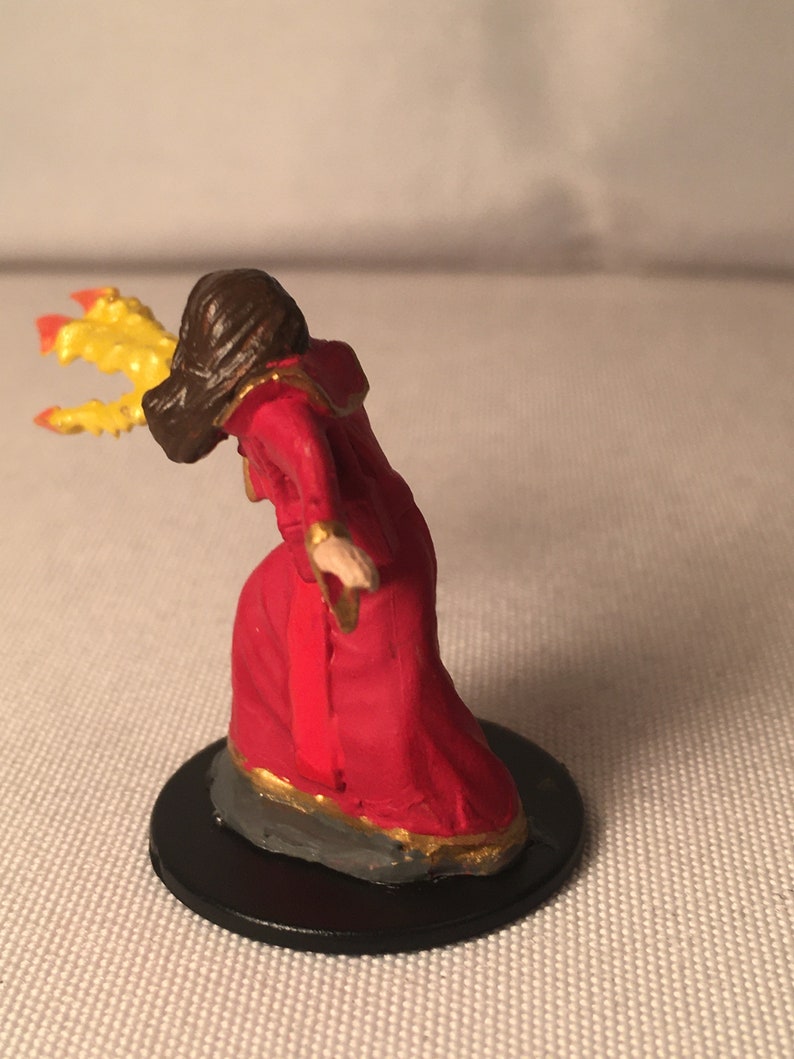 dnd sorcerer miniature