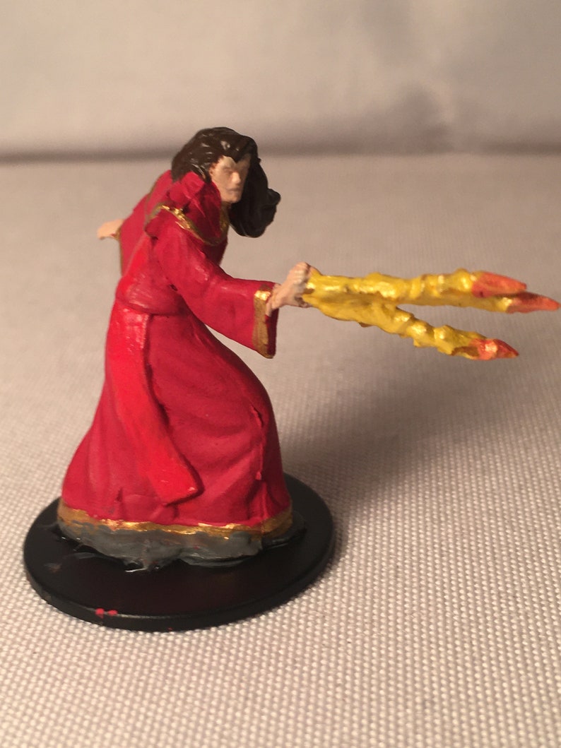 dnd sorcerer miniature