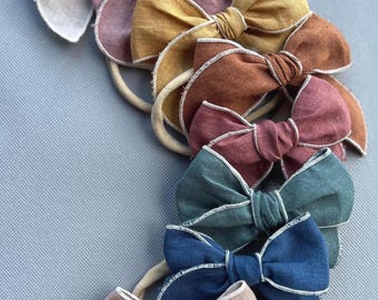 Handmade Fable Bows, Bows for Family Photos, Accessories for Girls, Baby Headbands, Newborn Bows, Baby Announcement, milestone pictures
