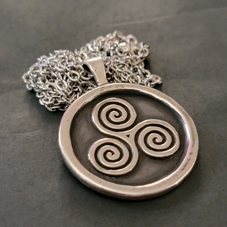 Triskelion / Triskeles / Triple Spiral Pendant, Altar/Divination Coin, or Rosary Centerpiece In Fine Silver, Golden Bronze, or Copper zdjęcie 2