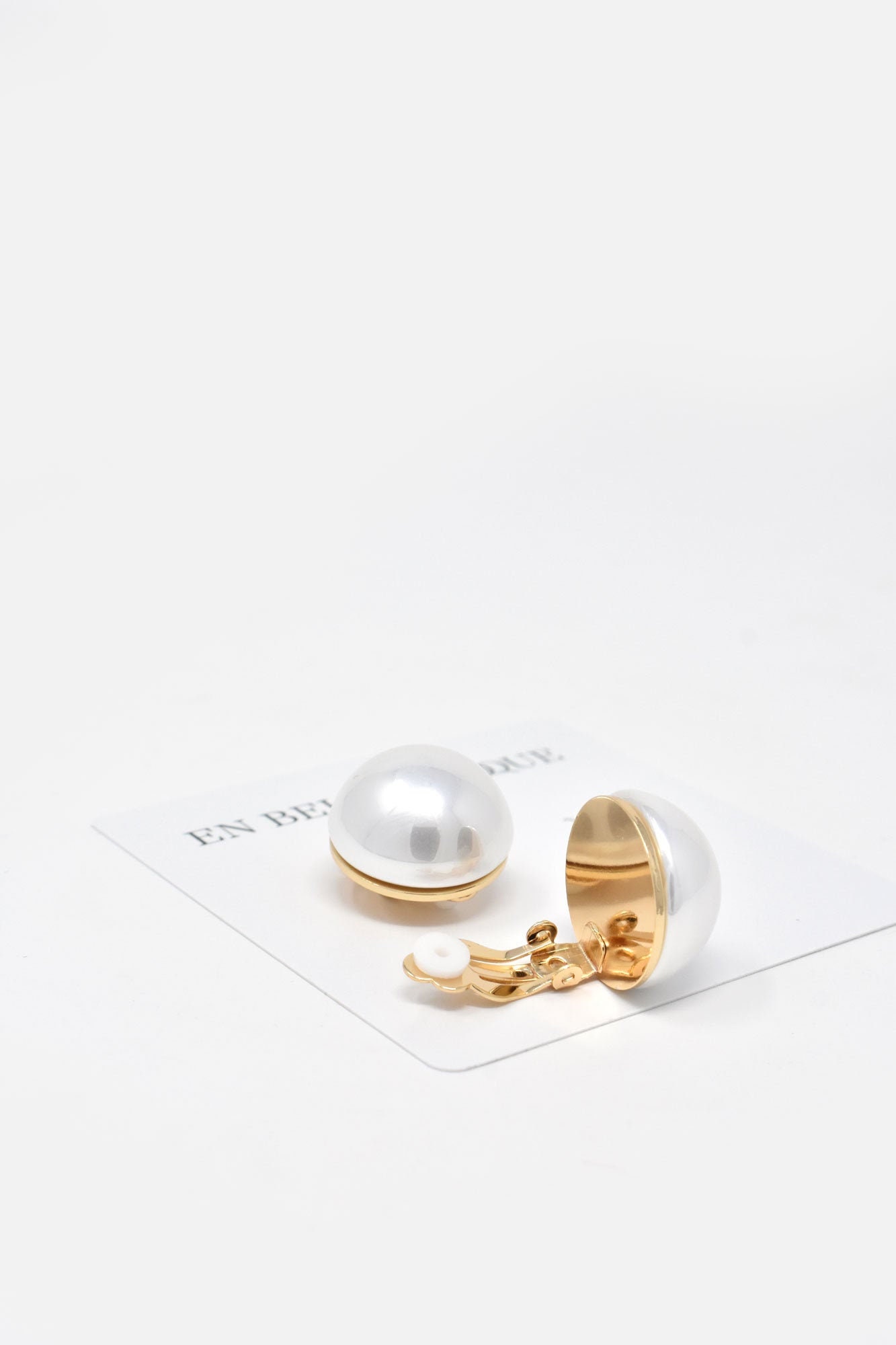 Large Pearl Clip-On Earring - Grand Perle Clip-On Earring