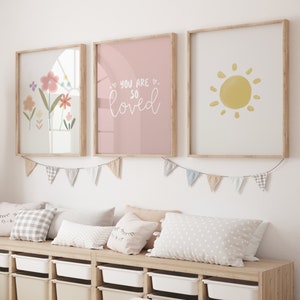Je bent zo geliefd, roze kinderkamer, set van drie, bloemenprint, bloemenkwekerij, roze meisjes speelkamerprints, set van 3, zonneschijnprint, slaapkamer