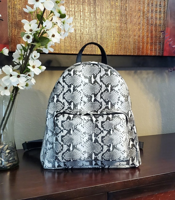 Lena Backpack Handbag Purse Digital PDF Sewing Pattern  display picture 1