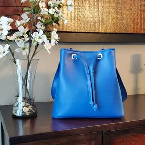 Bethany Bucket Bag PDF Sewing Pattern Handbag Purse Tote Hobo Drawstring Faux Leather Vinyl Modern Purse Shoulder Bag Modern Designer