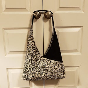 Rebecca's Triangle Hobo Handtasche Digital PDF Schnittmuster mit Reißverschlusstasche