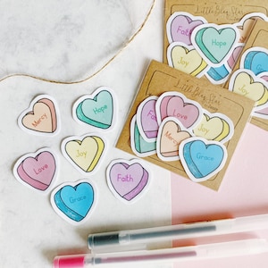 Pegatinas de amor, alegría, gracia, misericordia, fe y esperanza / Pegatinas cristianas de fe / Pegatinas de las Sagradas Escrituras / Pegatinas de versículos bíblicos / 6 corazones de caramelo
