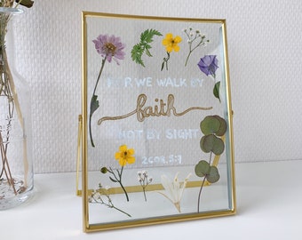 Schrift geperst Bloem Glazen Frame | Bijbelvers Geperste Bloemen | Home Decor | Want we lopen door geloof, niet door het zicht. 2 Korintiërs 5:7