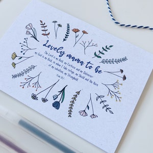 Schöne Mama Karte zu sein, Mama zu sein, Schwangerschaft Karte, Baby-Dusche-Karte | Religiöse, Glaube, Schrift Karte, von Hand gezeichnet Blumen Rahmen Bibel Vers