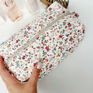 Large quilted makeup bag, cosmetics zipper pouch, boxy zipper pouch, makeup bag, travel bag, makeup organiser, toiletry bag, white floral