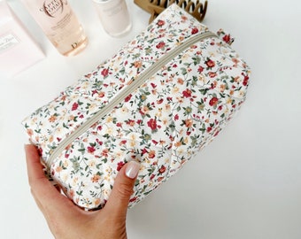 Large quilted makeup bag, cosmetics zipper pouch, boxy zipper pouch, makeup bag, travel bag, makeup organiser, toiletry bag, white floral