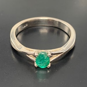 Natural Emerald Dainty Ring - US 7.0 - Genuine Emerald Ring - Dainty Ring - May Birthstone - Christmas Gift - Solid 925 Sterling Silver Ring
