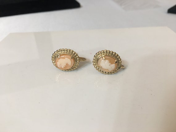 Vintage Gold Tone Carved Cameo Screw Back Earring… - image 6
