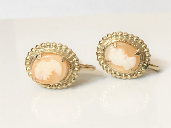 Vintage Gold Tone Carved Cameo Screw Back Earring… - image 1