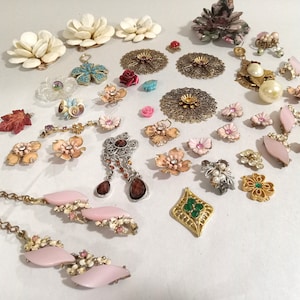 Vintage Flower Theme Reclaimed Jewelry Pieces and Parts for Design Repair; Vintage Flower Charms; Vintage Flower Pendants; Jewelry Design