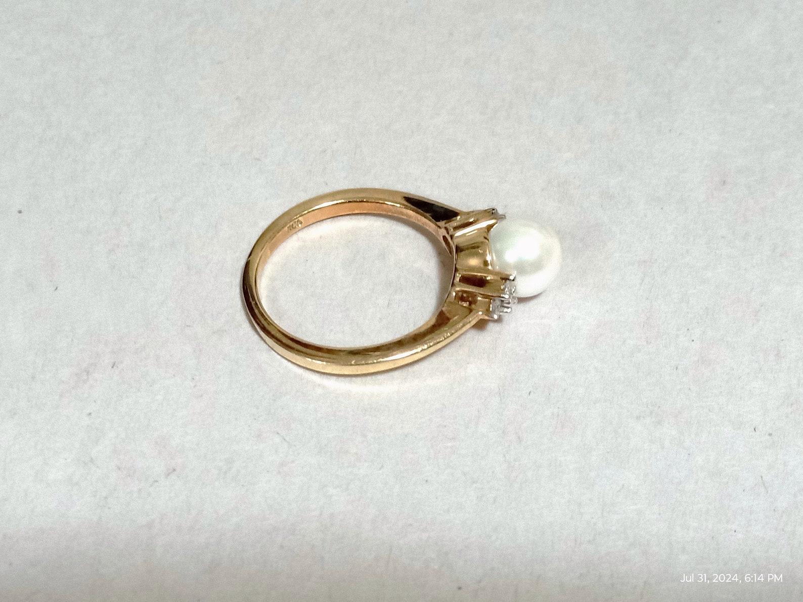 Vintage 10K gold and diamond ring