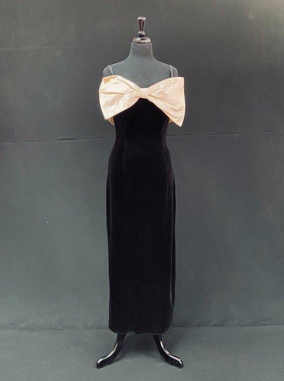 1980's Glamorous Bodycon Gown With Oversized Bow -