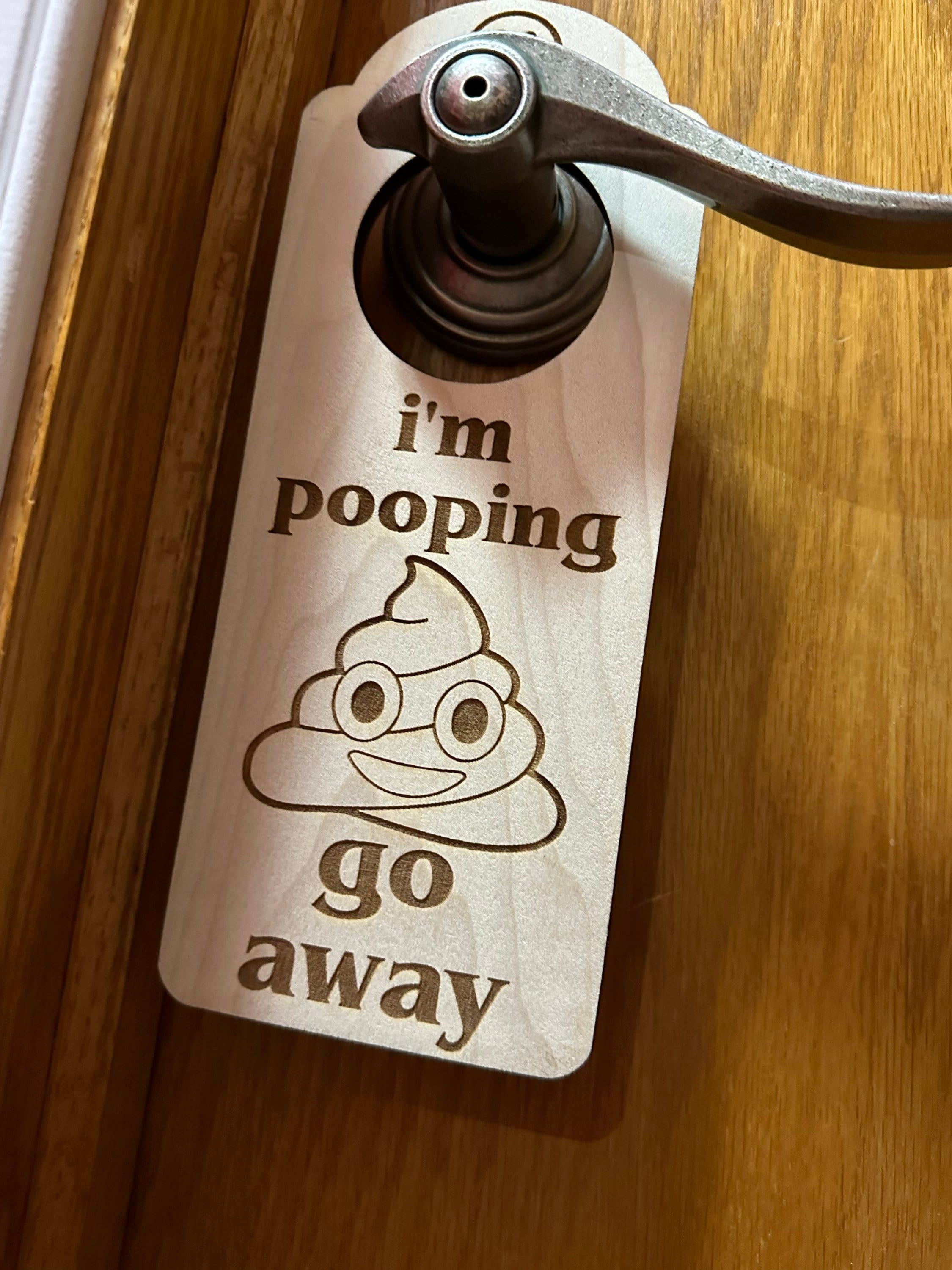 Cartello Bagno Divertente In Legno Con Chihuahua | Scritta Are You Pooping? | Decorazione Parete 25x20 Cm MDF Impermeabile
