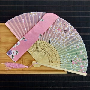 Wedding Fan Floral Handheld Folding Fans Butterfly Flowers Hand Fan Summer Bamboo Silk Wedding Reception Fans Souvenir Dancing Masquerade