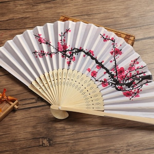 White Ink Plum Blossom Floral Handheld Folding Fans Bamboo Silk Hand Fan Wedding Reception Fans Souvenir Dancing Masquerade Party Fan