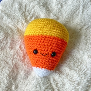 Candy Corn Amigurumi Plüsch - Gruseliges Halloween Stofftier - Herbstliches Plushie