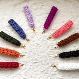 Crocheted Wrist Lanyard - Yarn Keychain Clip - Gold Plated Key Charms