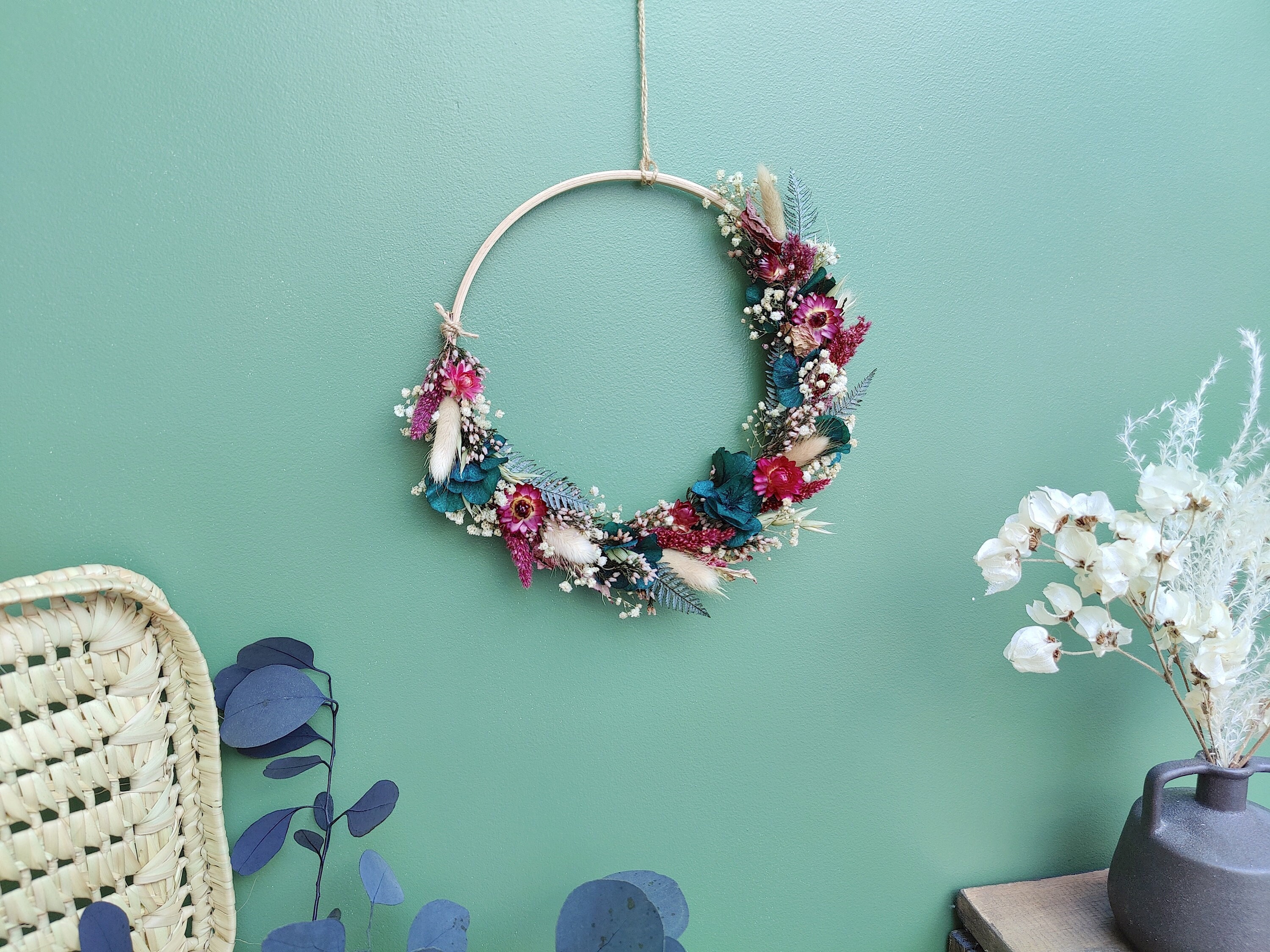 Couronne Murale Emeraude - Fleurs Séchées Éternelles Composition Florale Bohème, Art Floral Design, 
