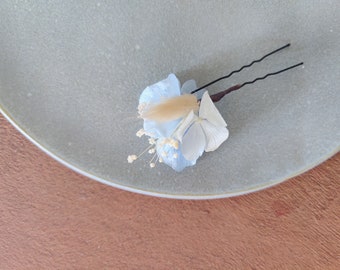 Dried flower hairpin in ivory and baby blue (pastel blue) - Wedding hairstyle accessory for brides, witnesses, bridesmaids