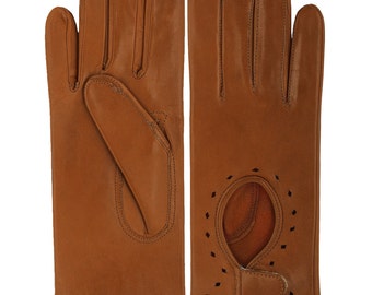 Women 's gloves for driving and everyday wearing, and for sports and fitness are made of natural sheep leather.