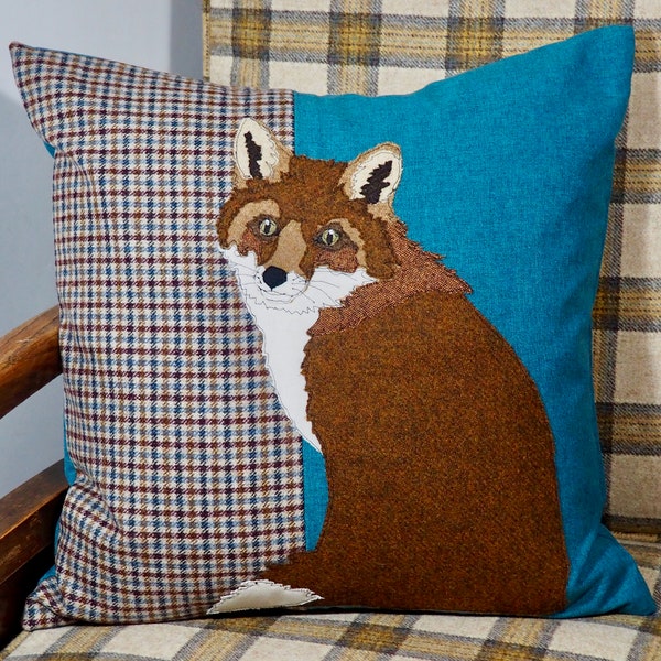 VENTA DE MUESTRAS !!!! Un cojín/almohada bordado hecho a mano British Fox, Sólo uno disponible. Viene con un cojín de 45 cm.