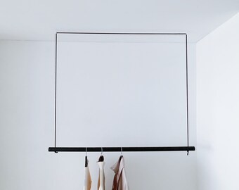 Minimalistische Kleiderstange „Hiroba“ | Kleiderständer aus Holz hängend montiert an der Decke | Garderobe Kleiderschrank Alternative